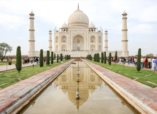 デリー発アグラ日帰り